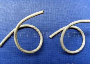 靈活照亮每個角落 金屬軟管臺燈的現(xiàn)代照明藝術